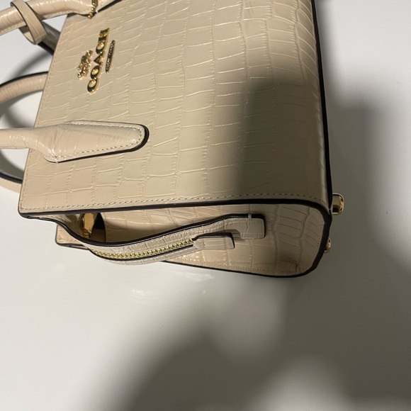 Coach - Picture 5 of 7